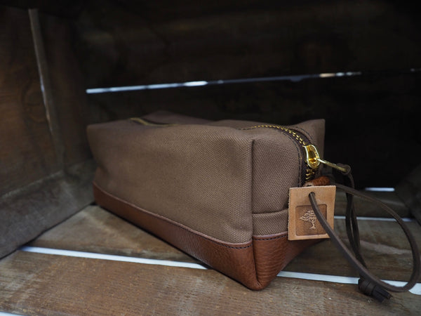 Dry Wax Canvas Dopp Kit in Tobacco