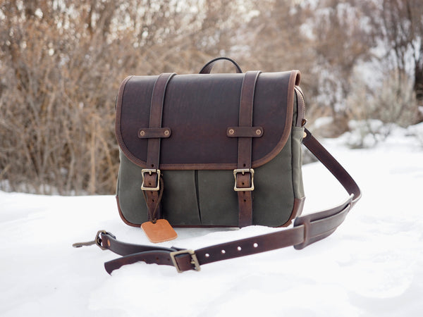 Field Bag in Dry Wax Pine Twill/Urban Brown Phoenix