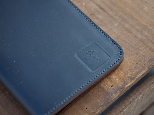 Field Notes/Passport Wallet in Navy Chromexcel